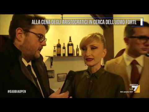 Alla cena degli aristocratici in cerca dell'uomo forte