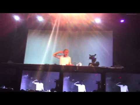 Armin van Buuren playing Shogun - Skyfire