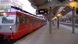 preview picture of video 'Treinen in Oslo Centraal Station - Tog i Oslo Sentralstasjon - Züge in Oslo Hauptbahnhof'