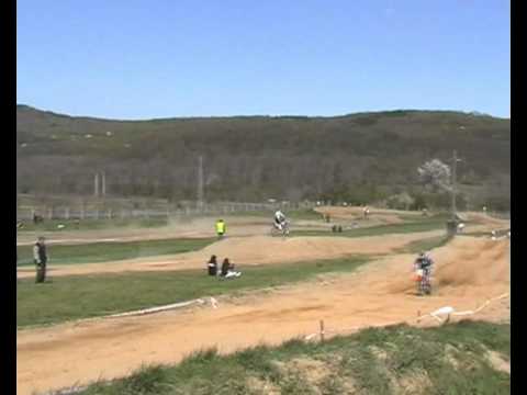 Motorverseny Uzsabánya. első futam.wmv