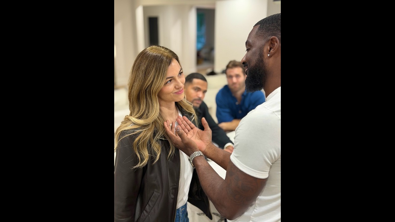 When Darren praises Lesa for not complaining like Amber!