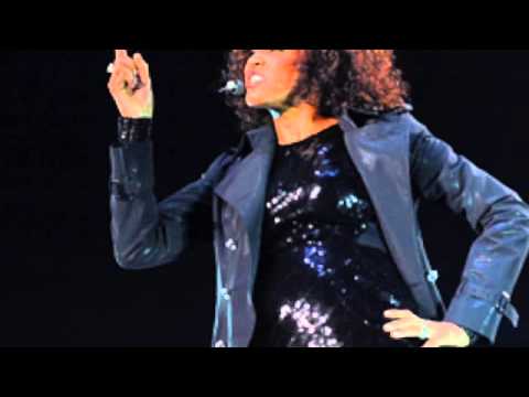Whitney Houston and a fan singing I have Nothing 2010