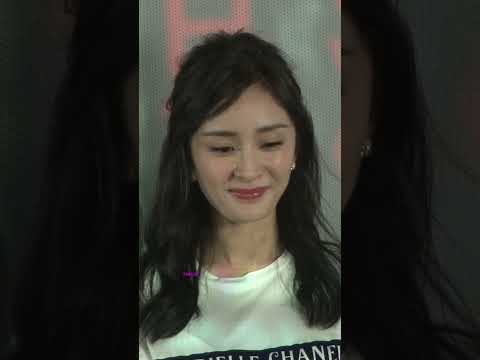 轻熟女神！演员杨幂怼脸近距离拍摄，玉足特写，好漂亮