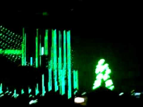 robots del concierto de David guetta