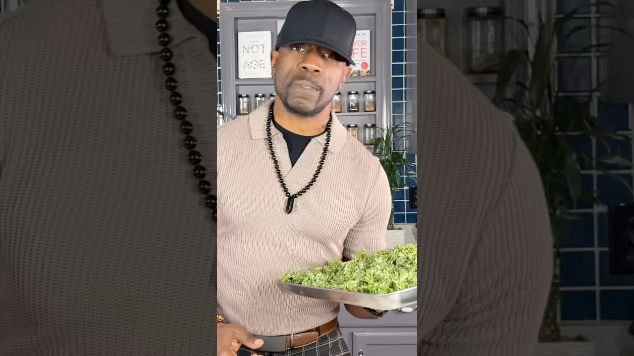 The Perfect Healthy Vegan Snack: Cheezy Kale Chips! Oil-Free