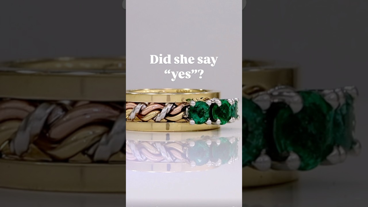 Trinity Ring with natural emeralds 😍  https://shorturl.at/cpjgv