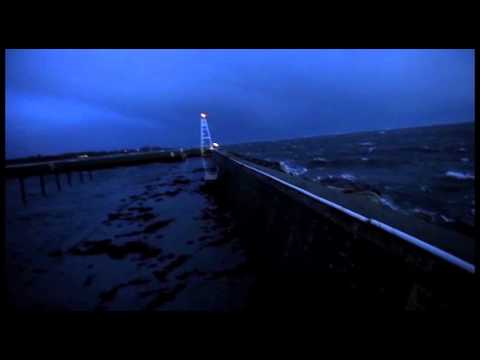 SMHI går ut med 23 varningar - buss i singelolycka