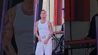 Robbie Williams -Feel - Raygun dedication @Fed square 2 Jan 2025 #raygun #livemusic #robbiewilliams