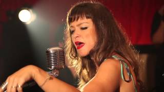 Grace Carvalho - música: Deixa a menina