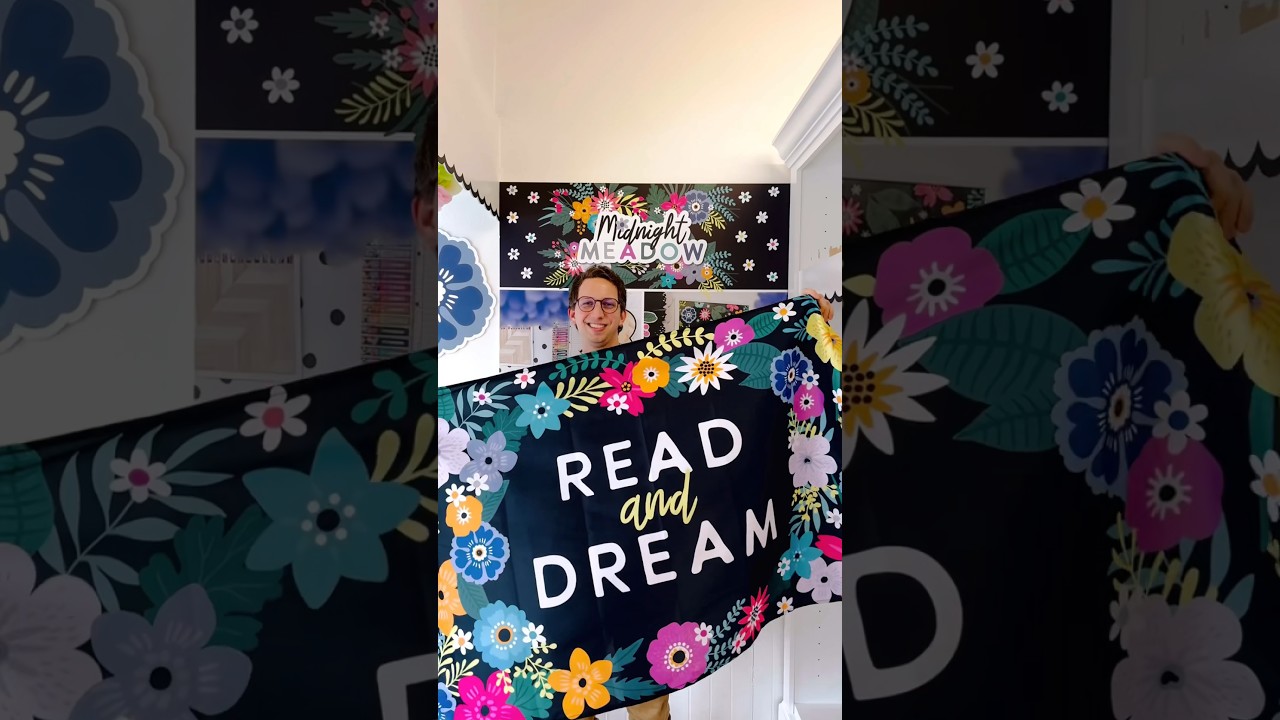 Celebrate reading with your students with our “Read and Dream” tapestry for your classroom!  📚