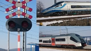 preview picture of video '4 Pociągi na Przejeździe kolejowym na Łuku Goszczy 2xEP07 + Elf i Pendolino 3xRp1'