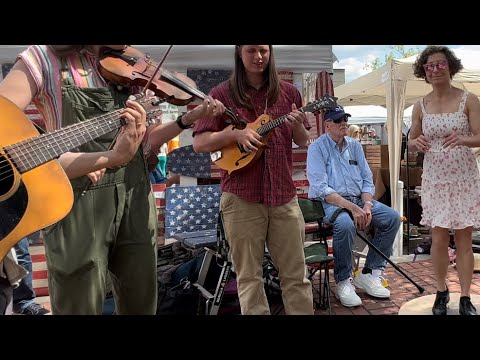 Billy in the Lowground - Bluegrass Jam with The Yellow Dandies and Miss Moonshine, buckdancer - Bear