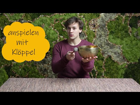 Entdecken Sie in diesem Video, wie Sie Klangschalen mit einem Klöppel richtig anspielen können, um ihre heilenden Klänge zu entfesseln.