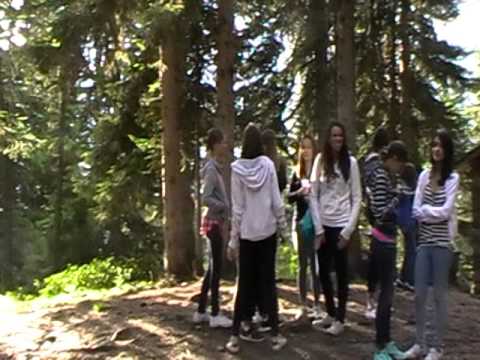 スイス・キャンプ専門校レ・ゼルフのバーベュー風景【スイス留学.com】