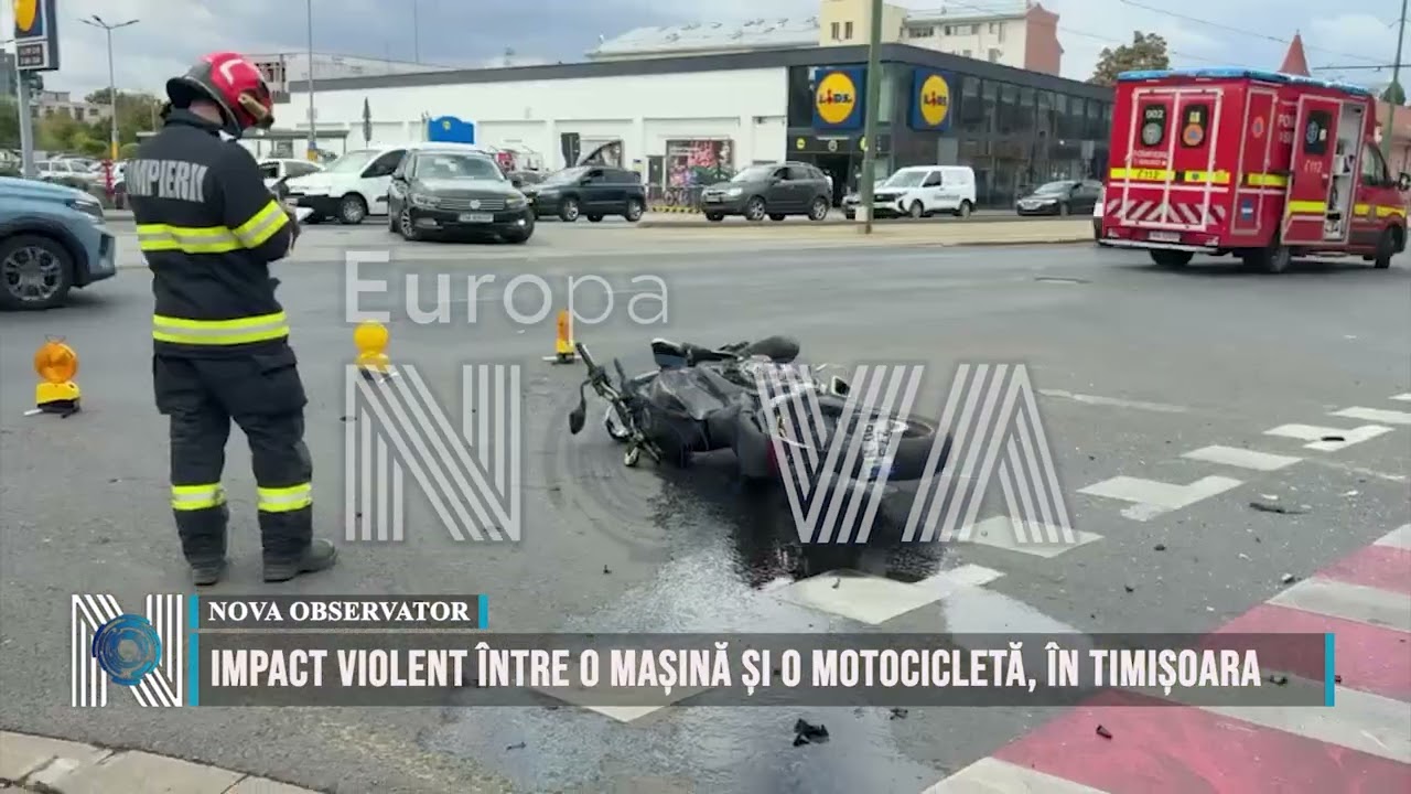 Impact violent între o mașină și o motocicletă, în Timișoara