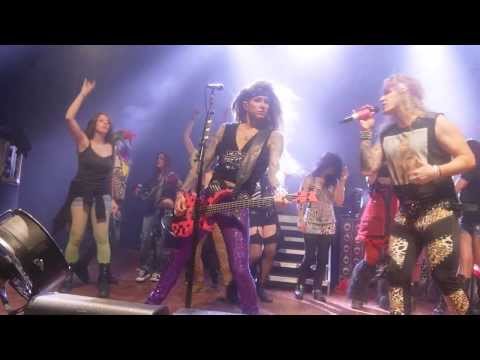 2014 03  Steel Panther with girls :Toulouse (France)-  Salle  Le Bikini