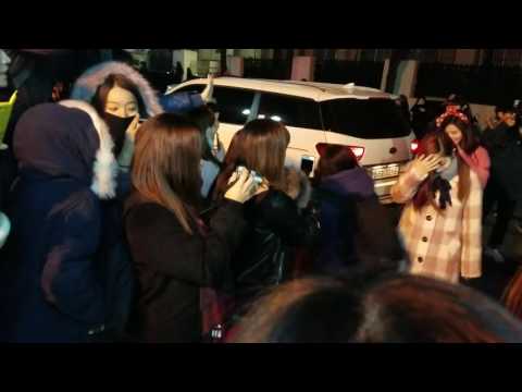 [FANCAM] 161223 트와이스 (TWICE) KBS 뮤직뱅크 (Music Bank) Arrival