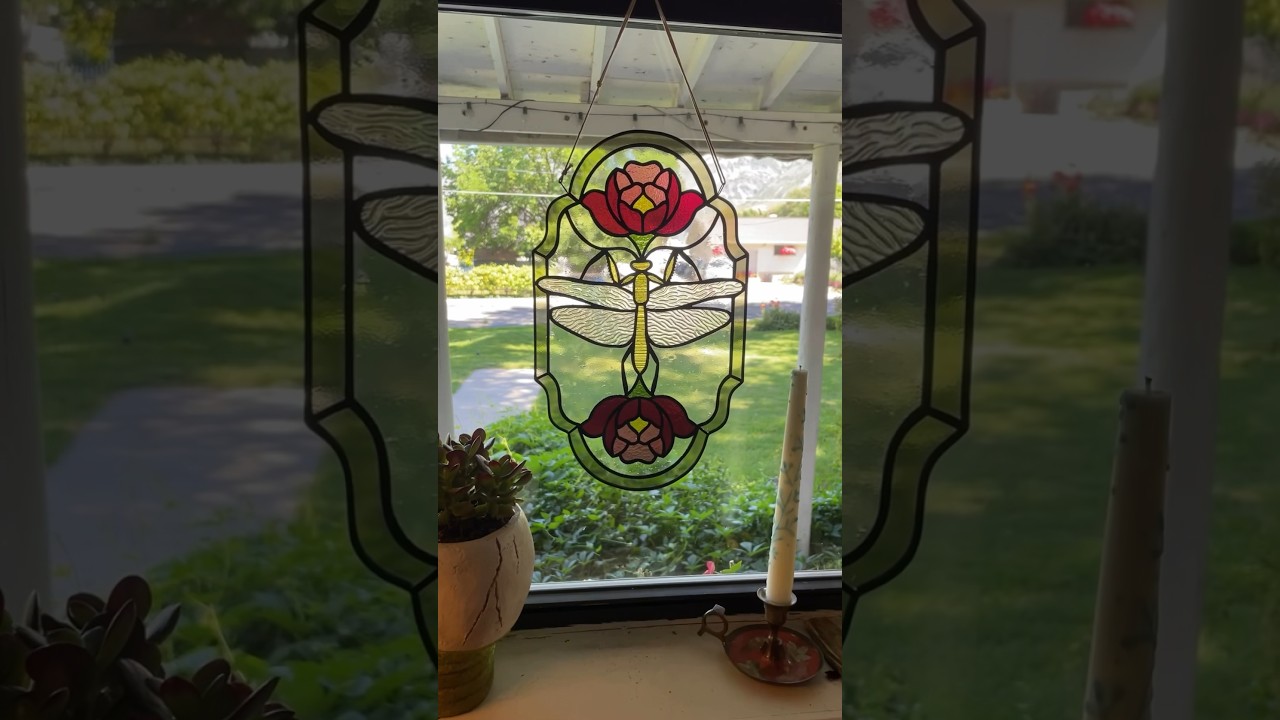 Praying mantis in all her glory 💕 #stainedglass