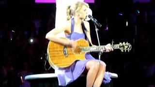 Taylor Swift Performs &quot;Sweet Escape&quot; by Gwen Stefani