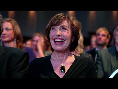 Deutscher Schauspielpreis 2023 - Laudatio von Regina Ziegler für Thekla Carola Wied