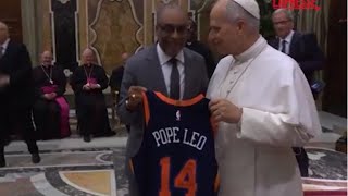 Papa Leone XIV incontra il mondo del cinema, Spike Lee gli regala la magia dei New York Knicks