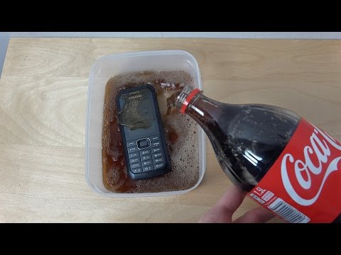 Samsung Xcover 550 - Coca-Cola Test (4K)