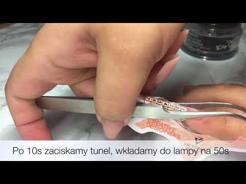Guzek między palce stóp zdjęcie Guzek w dłoni pod zdjęciem kciuka