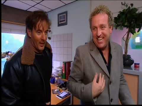 Geer & Goor over de vloer bij de zeehondencreche van Lenie 't Hart in Pieterburen.