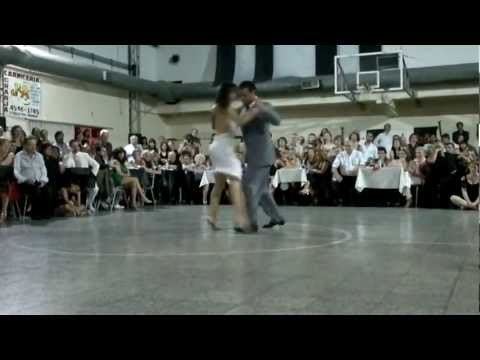  Fabian Peralta  and  Lorena Ermocida  are  dancing  to  the  tango  "  Dime Mi Amor  "