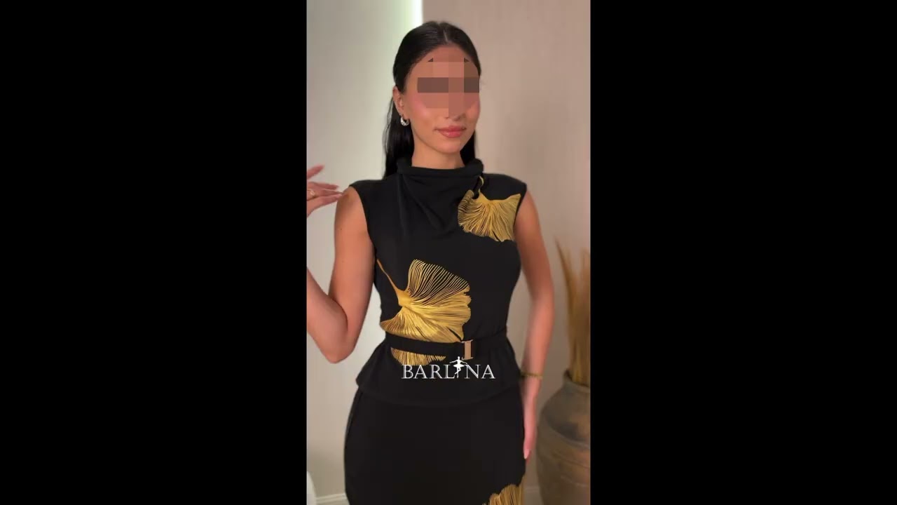 طقم أسود مزين بنقشة أوراق ذهبية - XXL