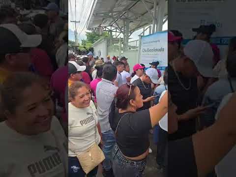 MAXIMA TENSION MILES DE GUATEMALTECOS ENFURECIDOS LLEGAN AL IGSS DE ESCUINTLA POR BEBE DESAPARECIDO
