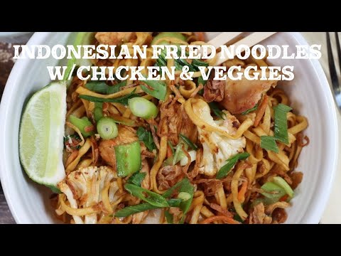 Mie Goreng (Fried Indonesian Noodles with Chicken)