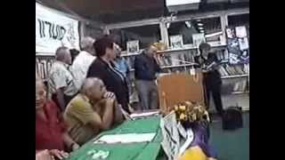 טקס החלפת נשיאות מועדון ליונס בחולון 2002 א. (ידידנו היקר משה רצון ז"ל) - התמונה מוצגת ישירות מתוך אתר האינטרנט יוטיוב. זכויות היוצרים בתמונה שייכות ליוצרה. קישור קרדיט למקור התוכן נמצא בתוך דף הסרטון