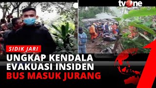 Download lagu Tim Sar Evakuasi Satu Korban Tewas dalam Insiden Bus Masuk Jurang | tvOne mp3