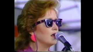 Bonnie Raitt - I Can't Help Myself (Farm Aid 85)