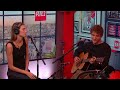 Aliocha Schneider & Charlotte Cardin interprètent "Ensemble" dans Le Double Expresso RTL2 (18/10/24)