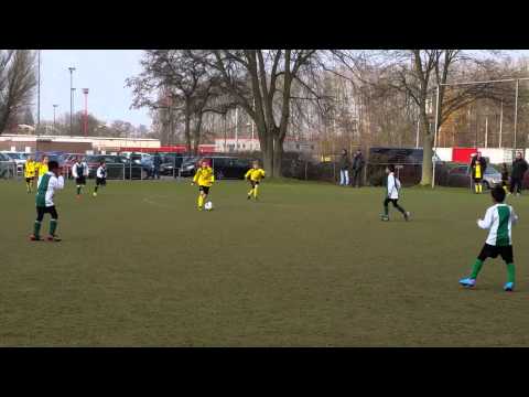 Overmaas F1 tegen Strijen F1 op 14-03-2015