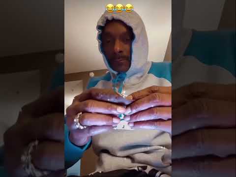Snoop dogg rolled a baby backwood 😂