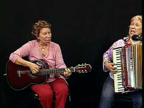 Irmãs Galvão cantam "Chalana" no programa "Cantares"