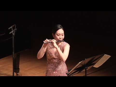 Yeweon Kim Vivaldi concerto for piccolo and piano RV443