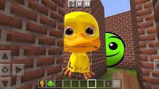 Crying Duck CHASING ME in Maze in Minecraft PE