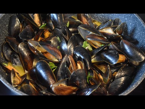 STEAMED MUSSELS in WINE BUTTER & GARLIC | DRUNKEN MUSSELS