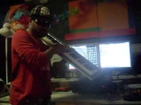 Hitproducer Moneyking goes ... CRAZY !!! live synthesizer performance