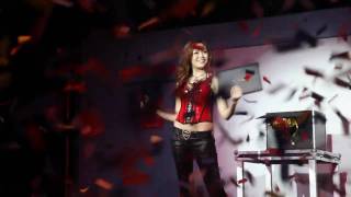 Act 3: Magic Babe Ning magically produces the new R700 Notebook and W100 Tablet