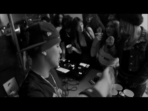 Xeuz, Kavvo, GIMARIO, DEEIKEL - Si Me Topas Remix (Video Oficial)