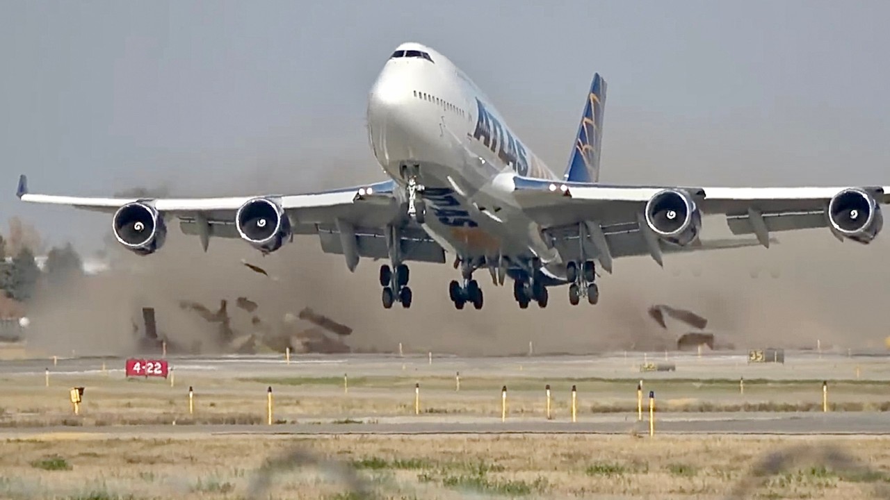 747 Tears Up The Runway