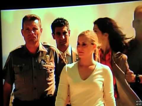 csi miami, girl steals the money from the lab, got caught, by Kelly.!!!!!.