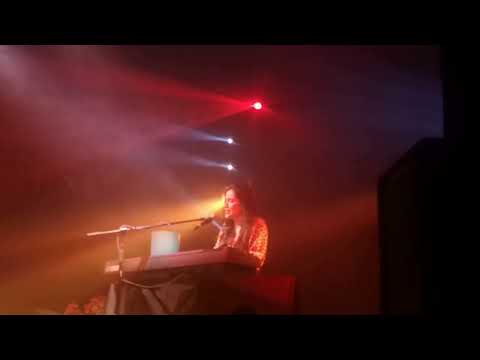 Ale Zéguer : Ojalá Que Sí - Hay Alguien Ahí (Sala Forum)