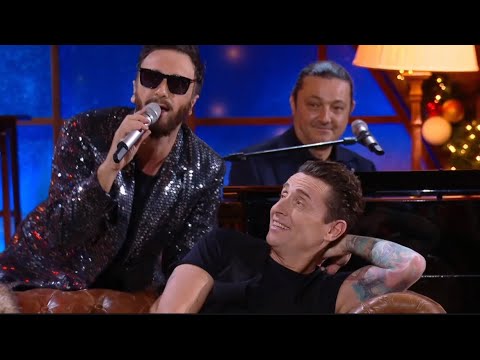 Leonardo Fiaschi parodia Cesare Cremonini - ospite da Angelo Pintus