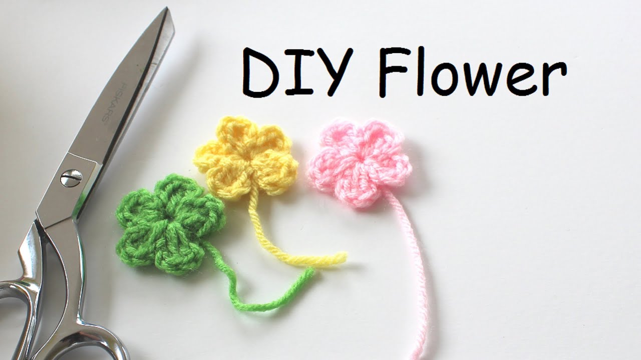 How to Crochet a Simple Flower | Easy Crochet Flower Appliqué | Small Crochet Flowers | Quick Craft￼